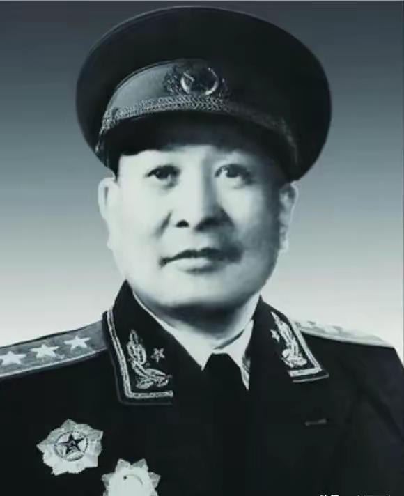 1949年，74军军长邱维达被俘，负责审核战犯名单的钟期光看到他的名字后，笑道：