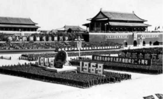 1966年，美国派出一个美女刺杀毛主席，没想到，她们的计划还没开始，先中了我国黄