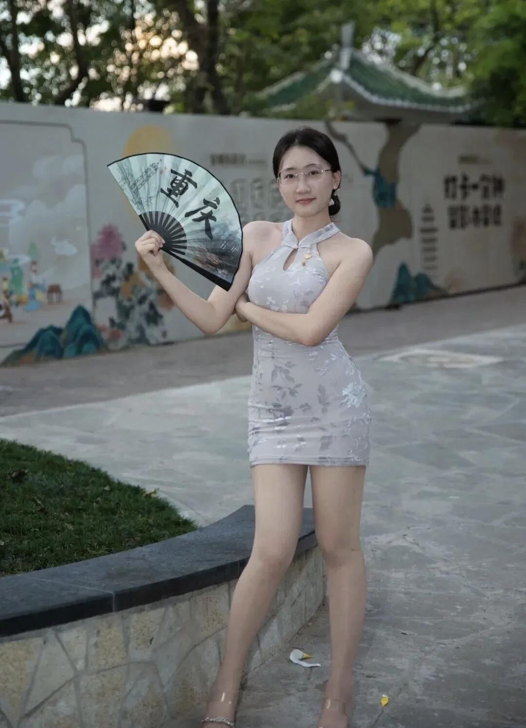 摄影的真正魅力，不在于你拍了谁，而在于你如何看见并呈现世界。每次站在街头，手握相