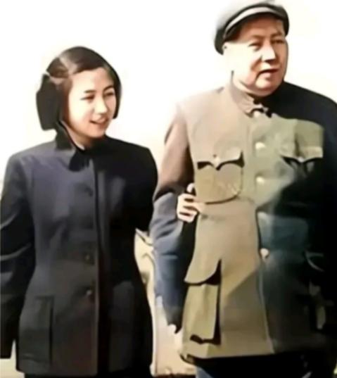 1968年，毛主席突然发现，士兵们见到自己女儿李讷时，竟主动行军礼，好奇的毛主席