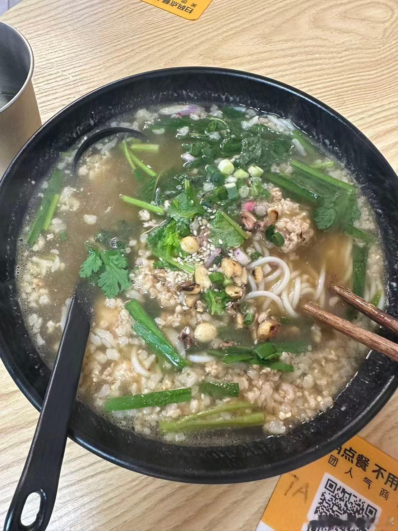 广州 相当板扎：云南菜 普洱小锅鲜肉醋，吃不到什么醋的味道 还是比较清...
