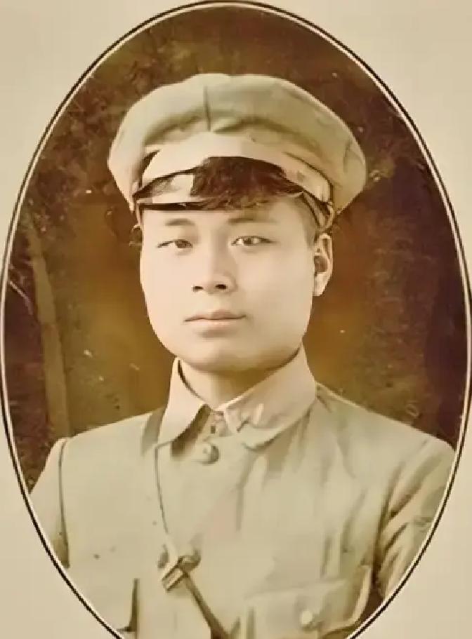 1959年，51岁的邱行湘刚获特赦，这个曾经叱咤战场的国民党将军住在南京，拿
