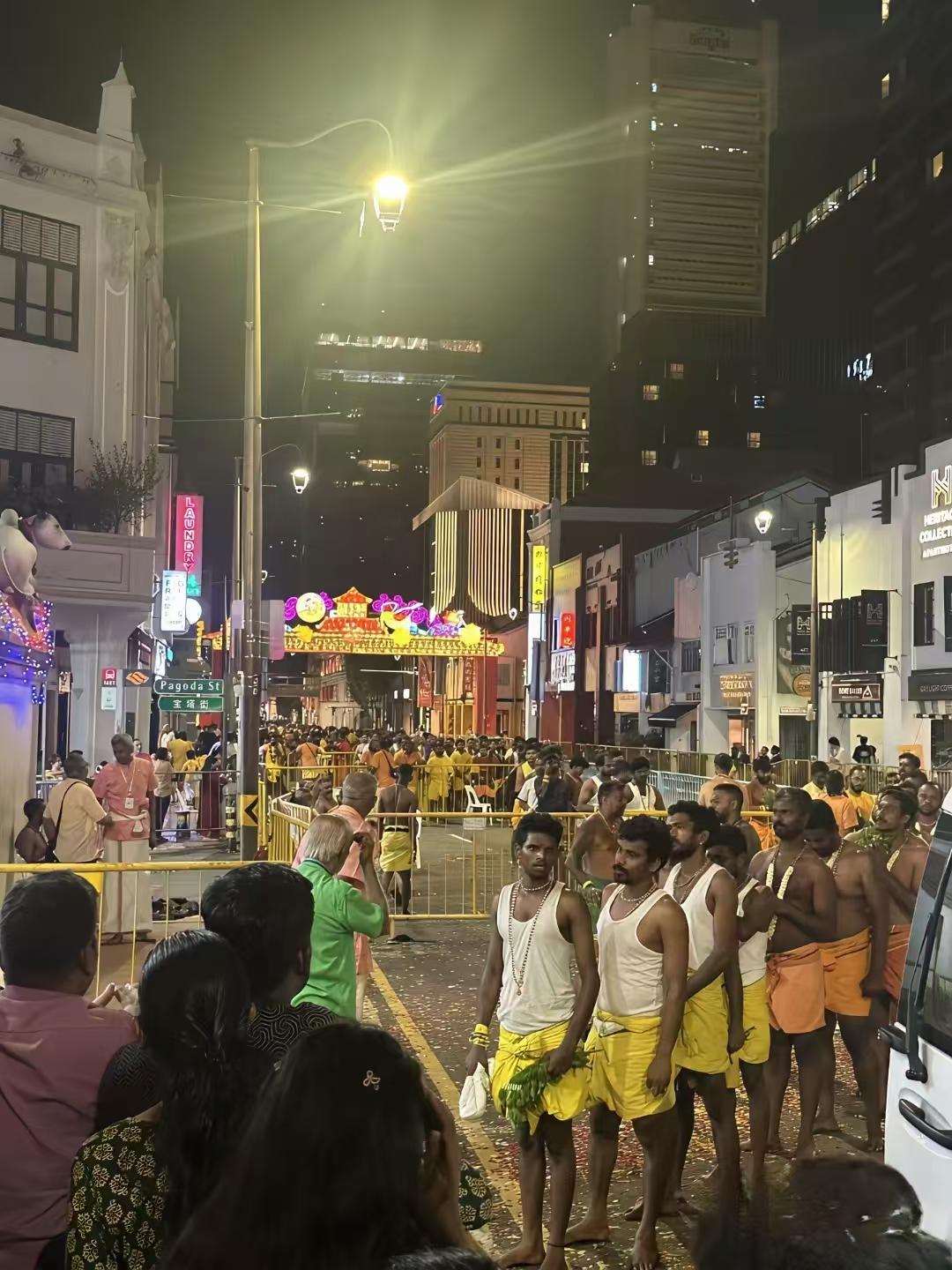如果不告诉你，这是哪里，你甩开膀子猜，你也猜不出来这到底有哪里？也许有人会猜