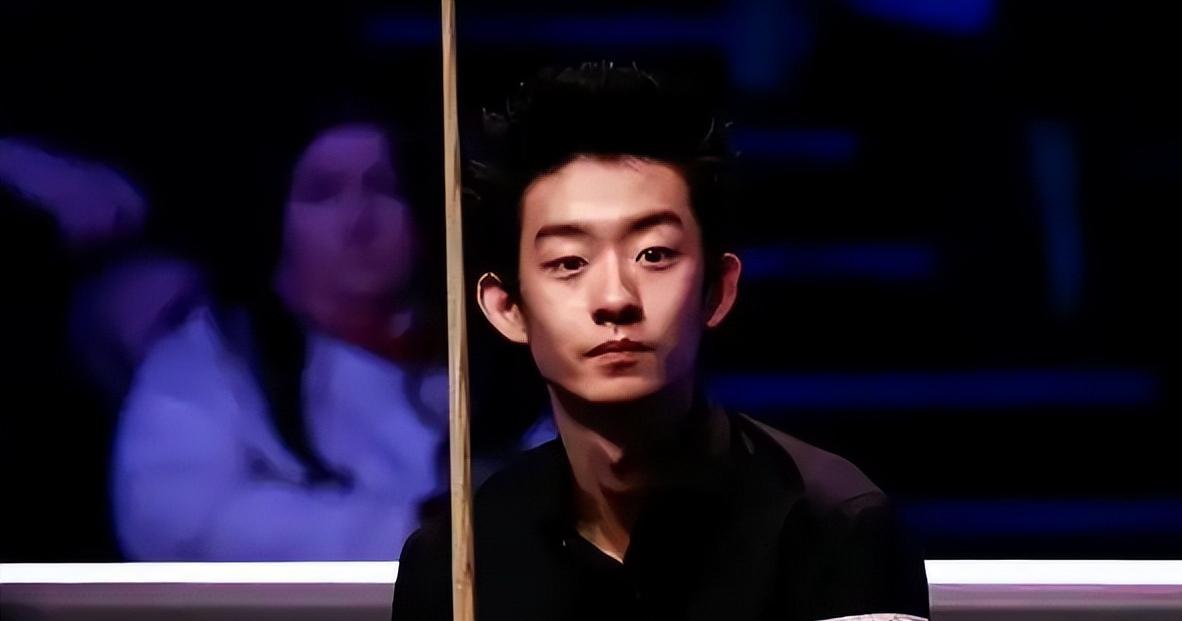 中国斯诺克一哥换人了，不是丁俊晖，也不是赵心童。 10月4日深圳宝安体育馆，