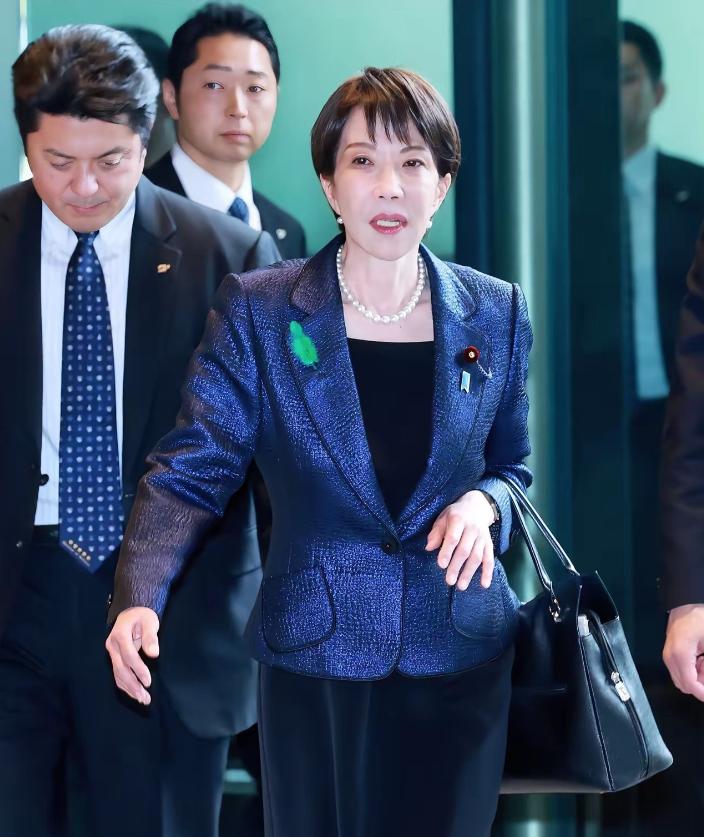 降级送行，日本寒心当地时间5月5日，日本首相高市早苗离开了澳大利亚。令她没想