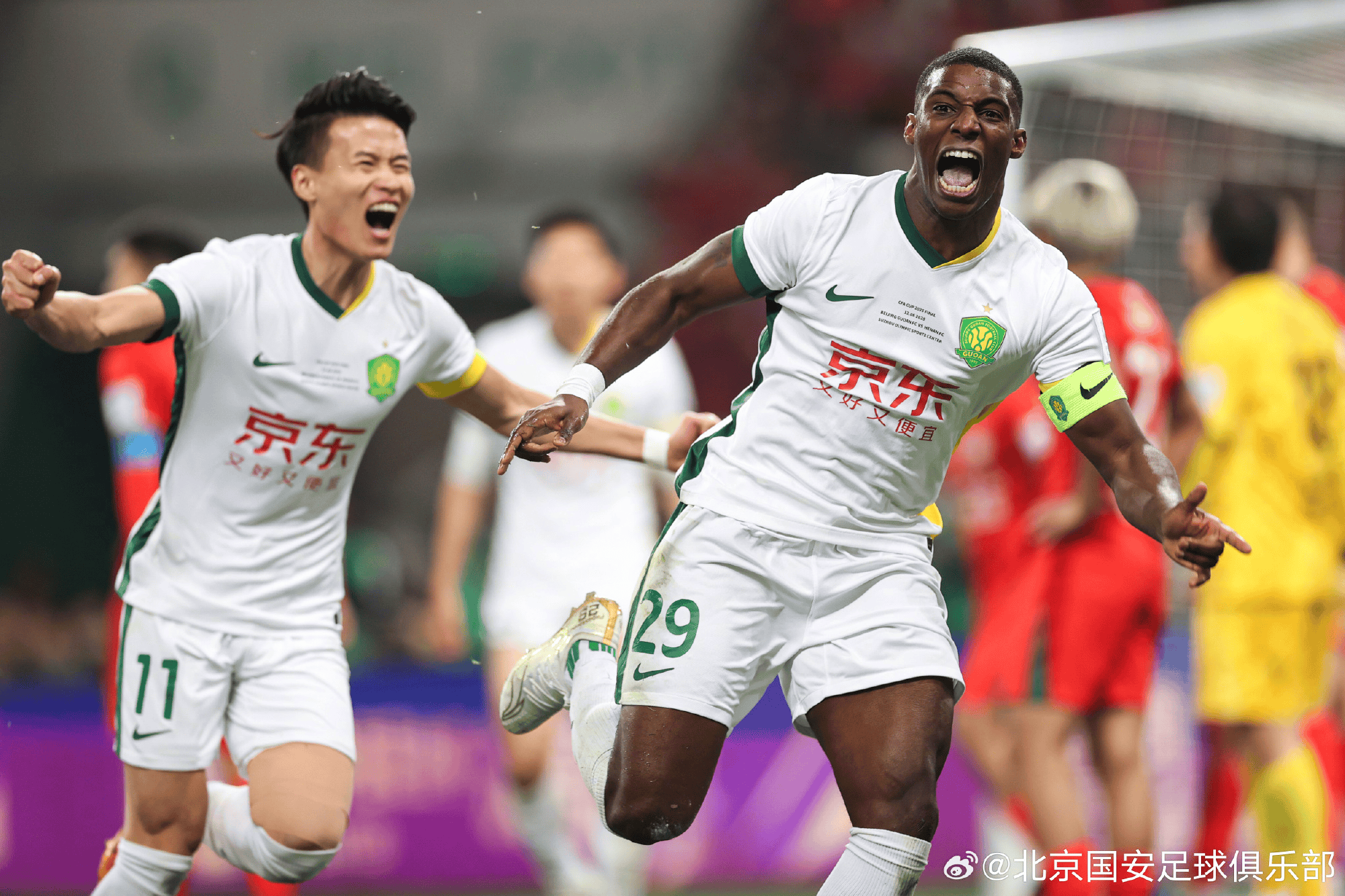 跟队记者: 赛后, 法比奥一直在反复说“我终于有冠军了”