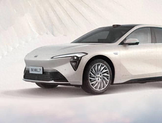 别克至境L7上新晨晖米车色🌤温柔色调适配春日出行，质感拉满豪华与清新气质完美融