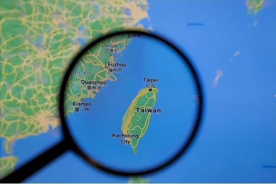 美国前脚刚把111亿美元的海马斯、标枪塞进台湾，后脚中国就把无人机和雷达系统卖到