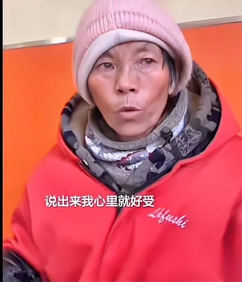 这阿姨的事，我看完直攥拳头。38年没回娘家的环卫工阿姨，扫大街的钱全塞给儿子