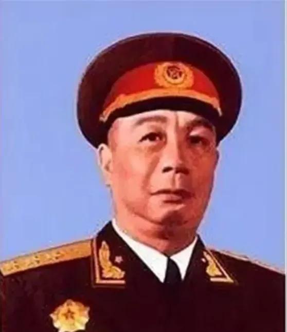 抗战中，陈士榘欲智取赣榆，让战士化装进城，门口的伪军忽然盘问：“你们是哪个村的？