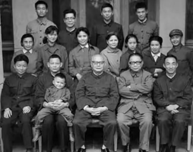 1975年，叶剑英的儿子叶选宁为劳改中的母亲求情，毛主席在得知情况后迅速给予批准