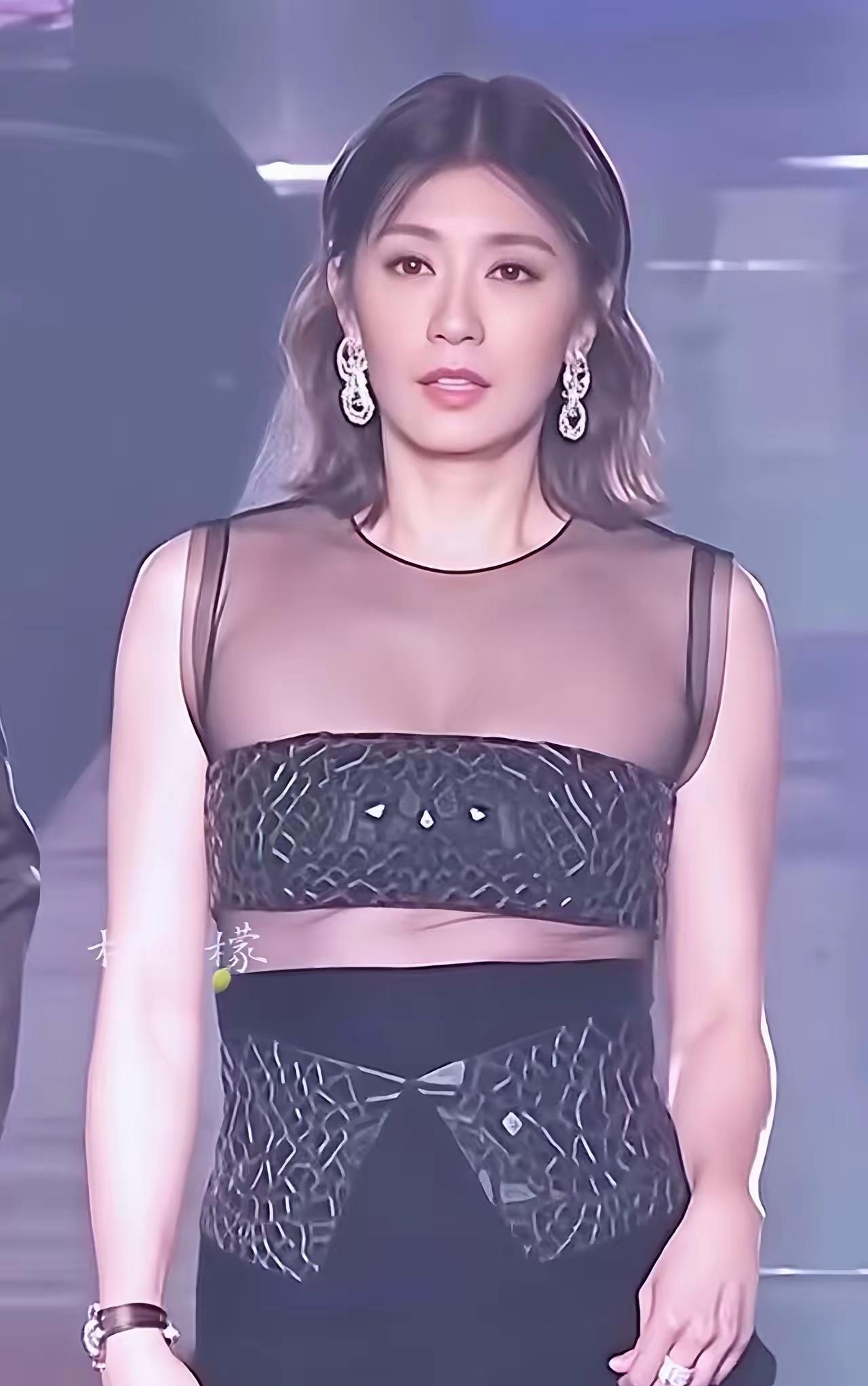 贾静雯没人敢说吗？没人说我说了，我很少说话那么难听不是她演技问题，也不是她婚