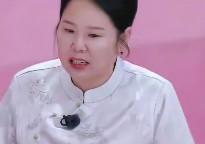 齐妈说：后悔来这个节目，还不如不知道家齐的想法，不知道会好一些。 这句话是张家齐妈妈在《我家那闺女2