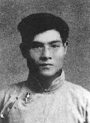 张国焘叛逃另一种说法据彭古丁在《上海文史》1993年第2期披露：张国焘叛逃与国民