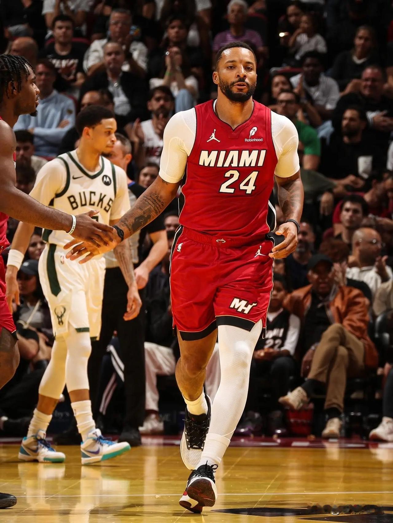 快船放走这两人，绝对是最大的败笔！1、鲍威尔2、小波特鲍科比打成了全