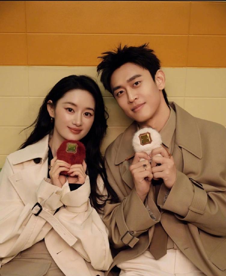 撕掉离婚协议那场戏，郭晓婷手抖得停不下来。导演喊卡后，王天辰没出戏，直接蹲下去