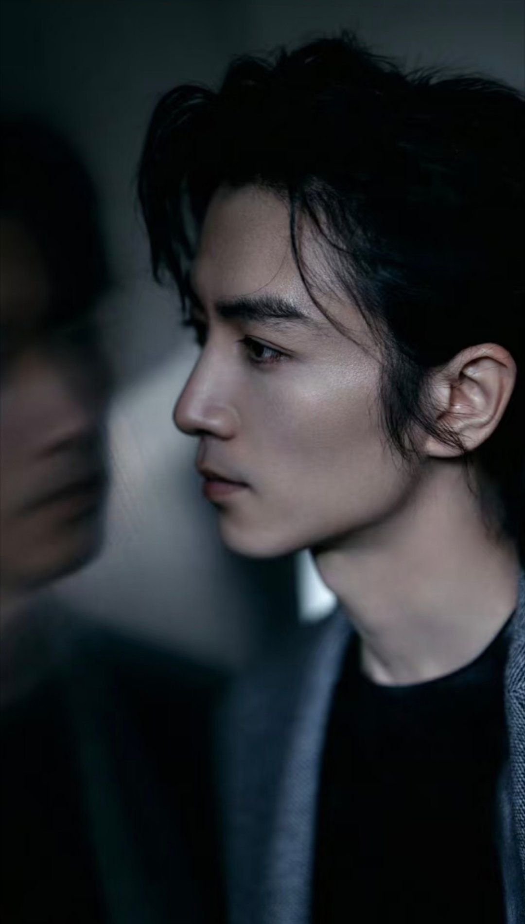 陈晓顶级东方骨相什么叫顶级东方骨相，他简直完美诠释了！侧脸线条简直像是艺术品。而