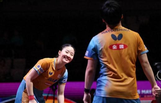 张本美和终于认清了现实，拒绝再和哥哥搭档。这次和老搭档松岛3:0战胜美国组合