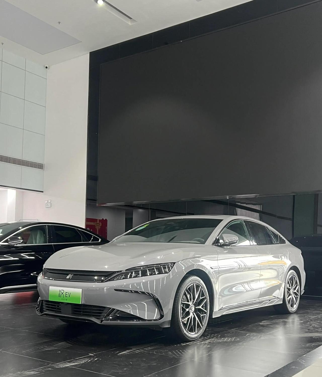 2026年3月，比亚迪可变磁通电机突然量产落地，直接装进多款主力纯电车型，高速电