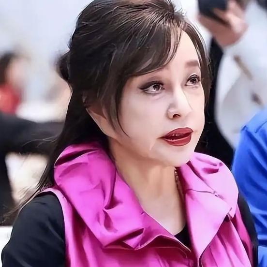 一句“无业游民”，戳穿成年人最残酷的社交真相看完刘晓庆和古柯这场全网风波，