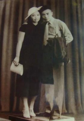 1938年，周恩来派王曼霞打入国民党高层。武汉珞珈山的梧桐叶刚落满石阶，23