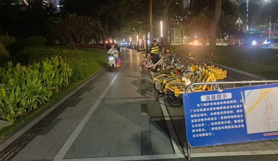 深圳目前最该整治的市容问题是哪一项呢？1.乱摆卖，深圳的乱摆卖现在是一项很头疼