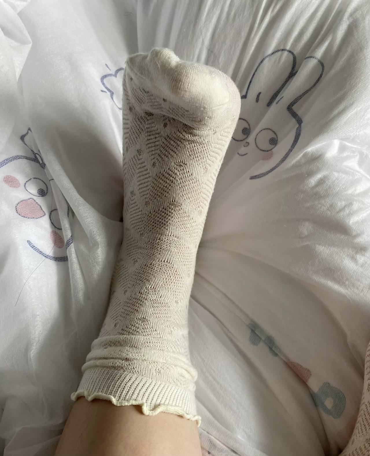 半夜睡不着欣赏新买的袜子🧦