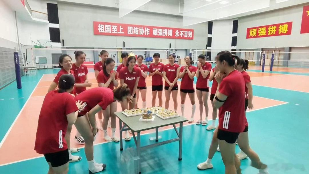 吴梦洁伤愈回归女排球迷原以为她要错过这个奥运周期，她却用近乎疯狂的康复训练杀回