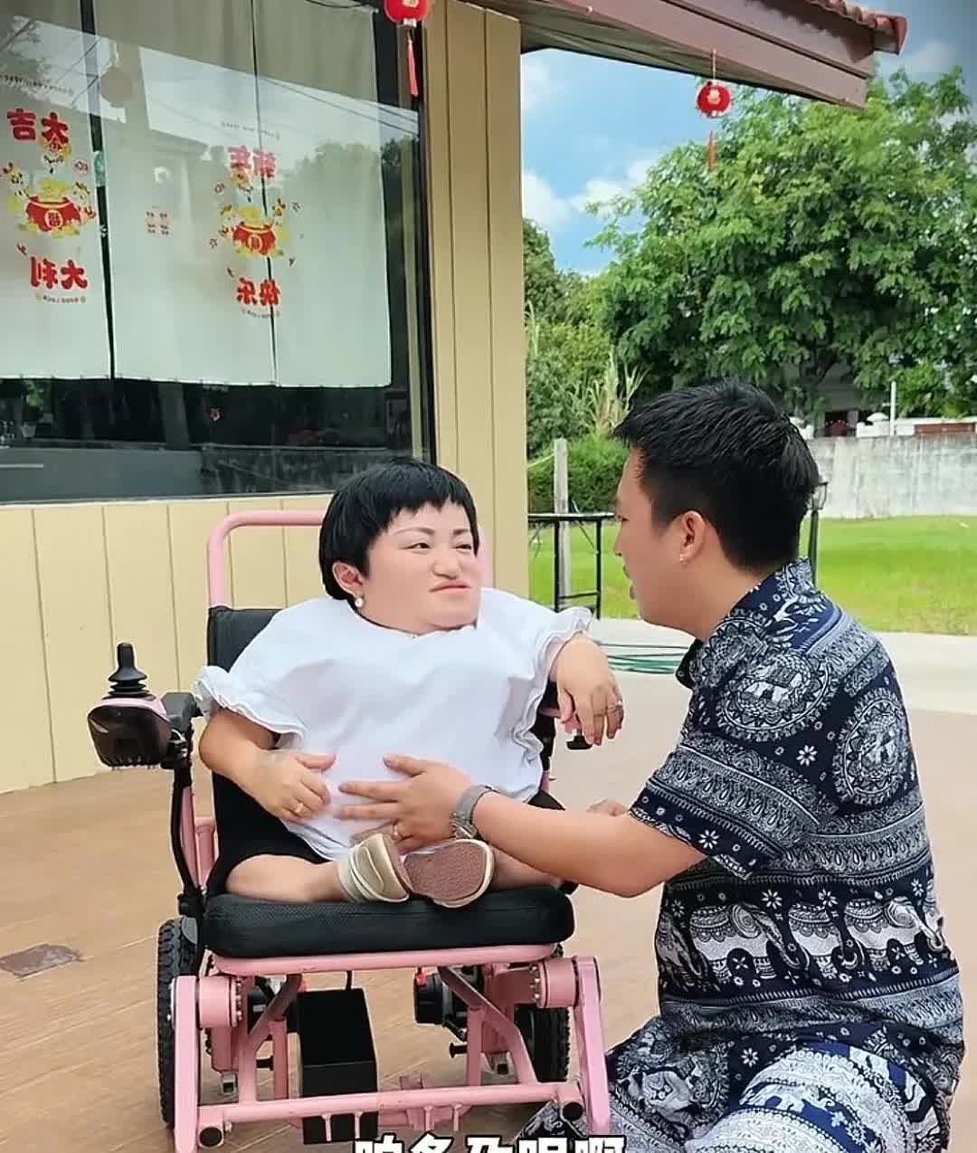 李喜梅泰国备孕老公贴心呵护，太暖啦！看着大双对喜梅的体贴，真叫人羡慕，这一刻