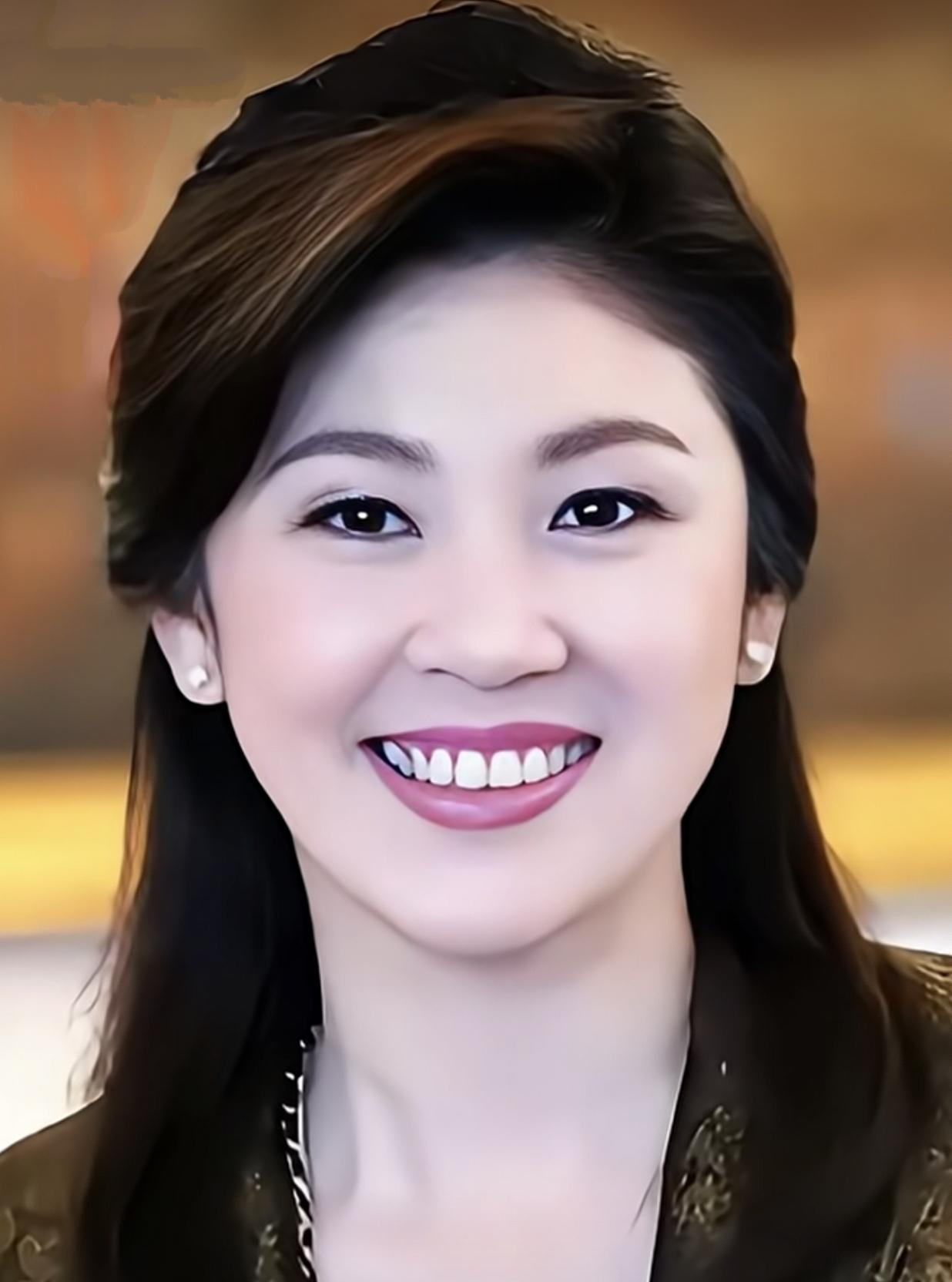 佩通坦可能把姑姑英拉回家的唯一机会给断送了！佩通坦的父亲和姑姑，也是被泰国军方赶