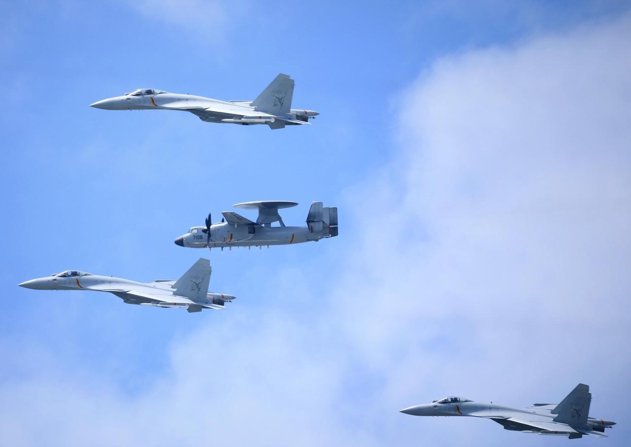 自从海军航空兵的歼击机、轰炸机绝大部分都转隶给空军之后，现在的精力重点真的是都放