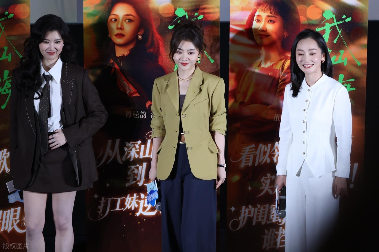 最近谭松韵在北京出席活动，她这次搭配的很有清新靓丽感，看起来非常的美。谭松韵