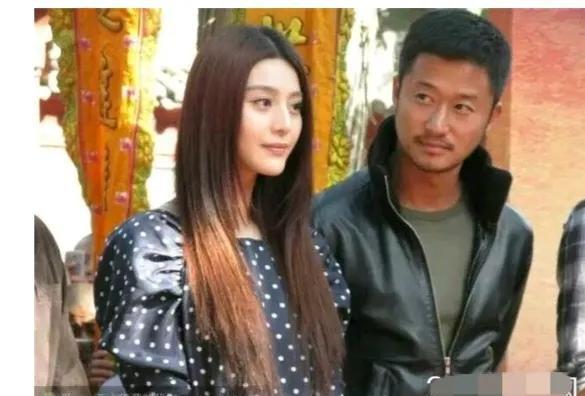 当年的释永信真是啥美女都见识过，就连范冰冰这样的大美人都跟他合影了。那时释永信笑