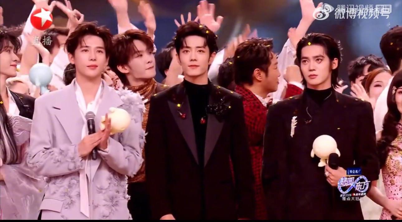 其实感觉于适这个发型，挺突出五官骨相的，可能他的确属于立体感比较强的演员吧，不然