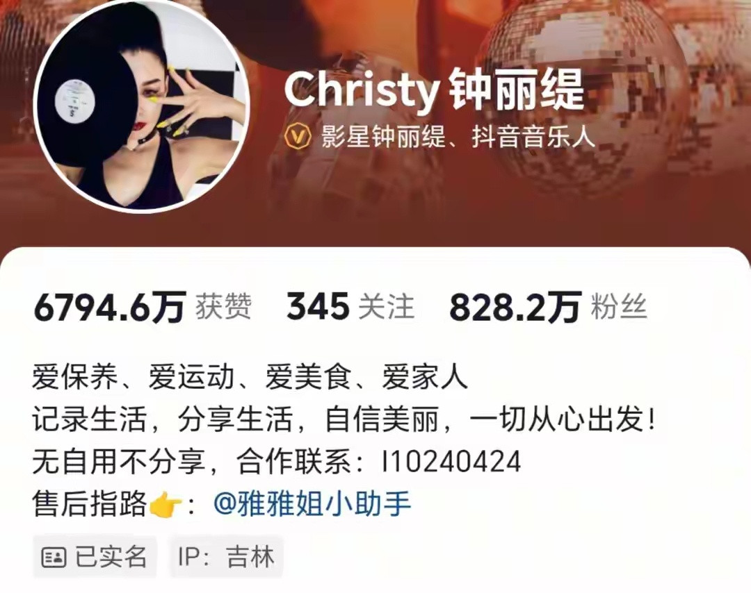 钟丽缇一家年初五迎财神，父母、公婆和三个女儿都在，看着好幸福