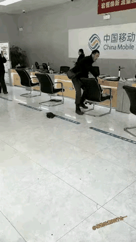 这老弟是个暴脾气，也是个正直的好人。你对中国移动服务单位的服务再不