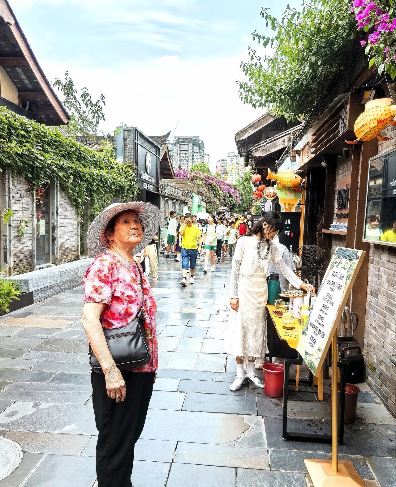 生活对于女性来说，困局一个接一个，如何破局？说实话，现在提起父亲，我的感情还是