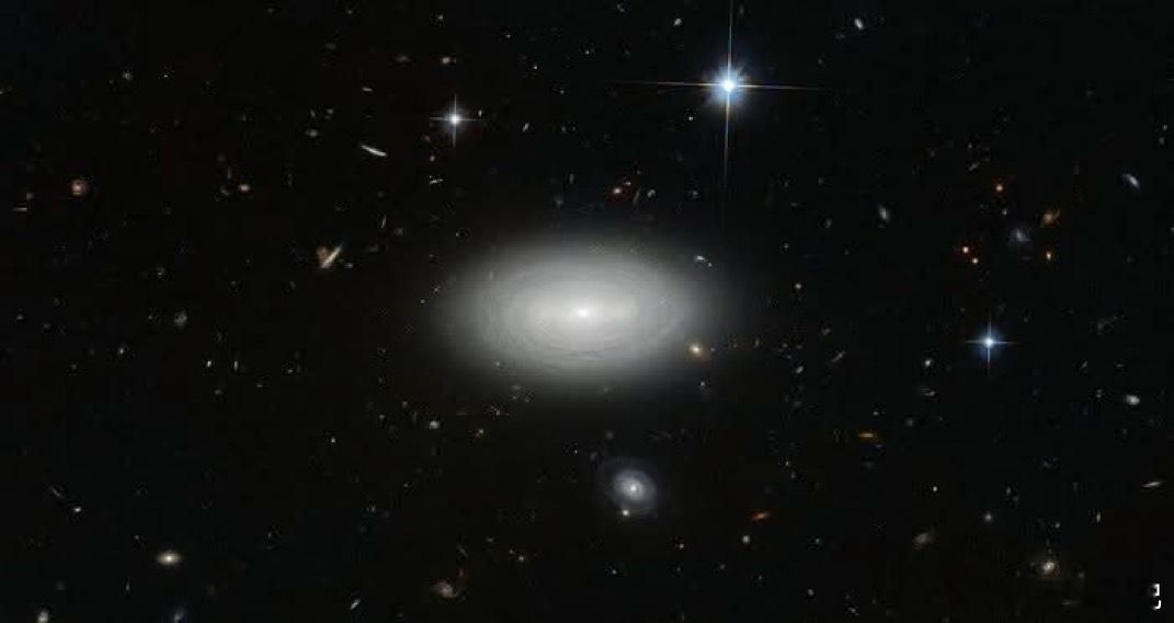 这是MCG+01-02-015——一个罕见的空洞星系，位于附近宇宙中最空旷的区