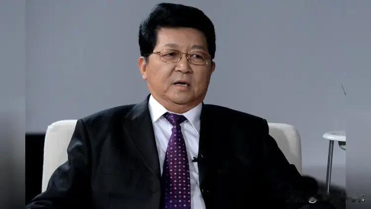 孟晓苏表示：中国的房价根本就没有泡沫，是自己把自己吓得！在他看来，如今房地产的低