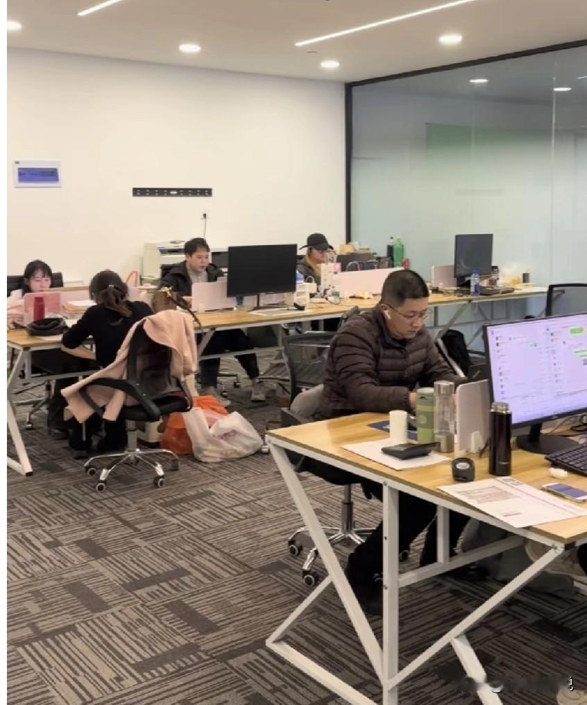 作为一个hr，我想说只要试过正经公司，真的没那么不堪[捂脸哭]昨天办理了一个新员工