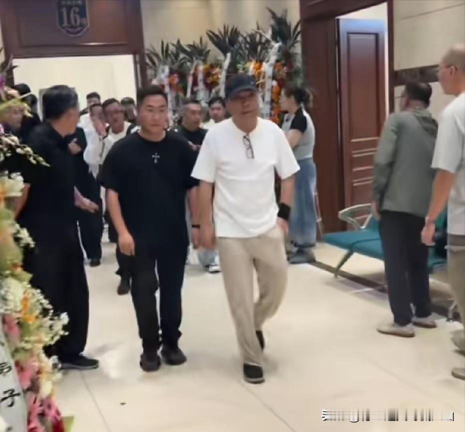 白事不请自来！大半个相声圈惦念独缺郭德纲！送别宝字辈相声泰斗田立禾，曹云金敬献花