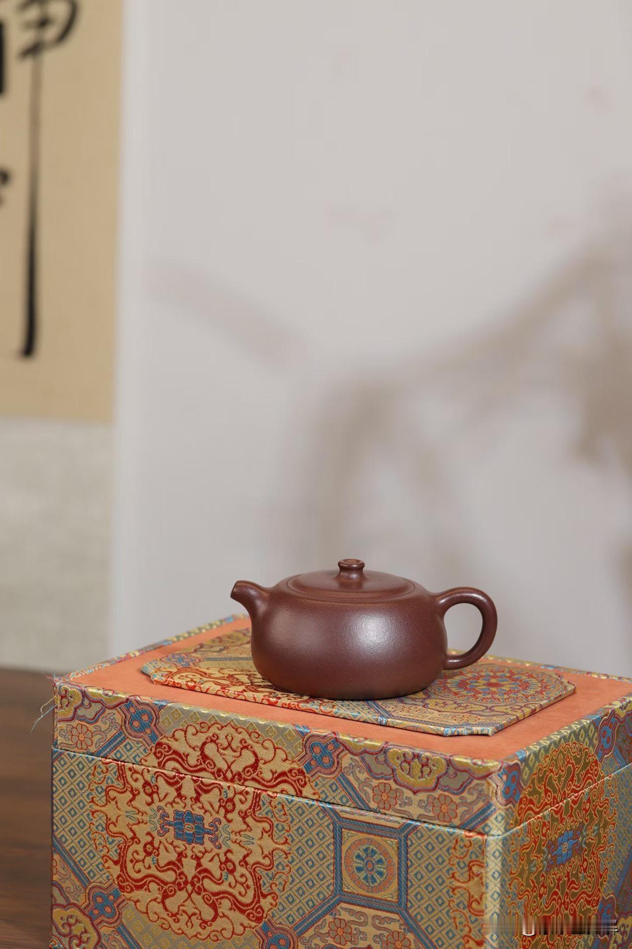揭秘紫砂壶行业内幕：全手工与半手工的真实成本，算完我沉默了全手工紫砂壶和半手工