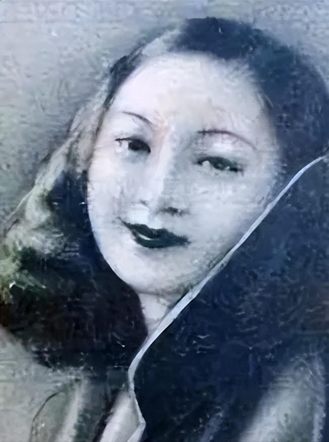 1952年，青岛名妓于小脚被枪决：裤腰挂满金戒指，家中藏满银元宝1952年，