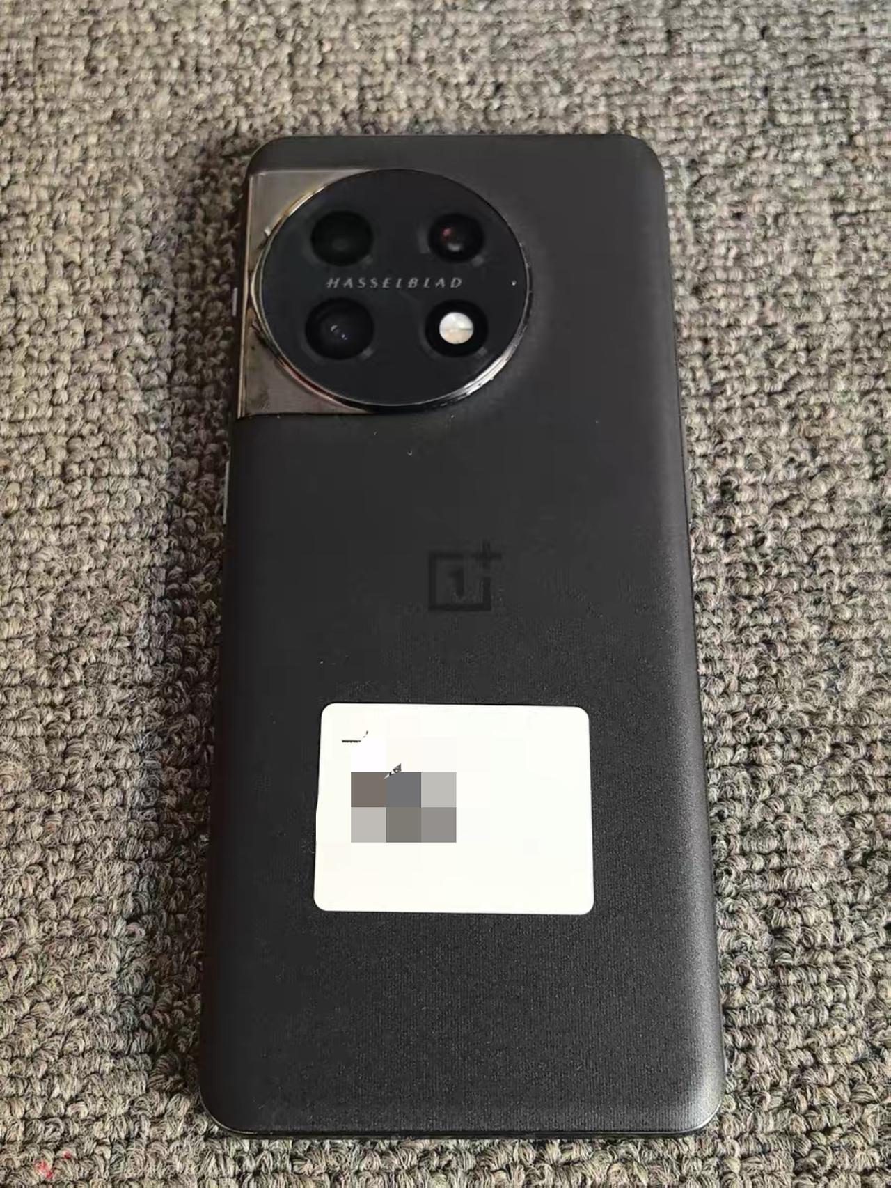 这应该是一加难得的真正不将就的旗舰了吧？一加11，不知道现在还有没有