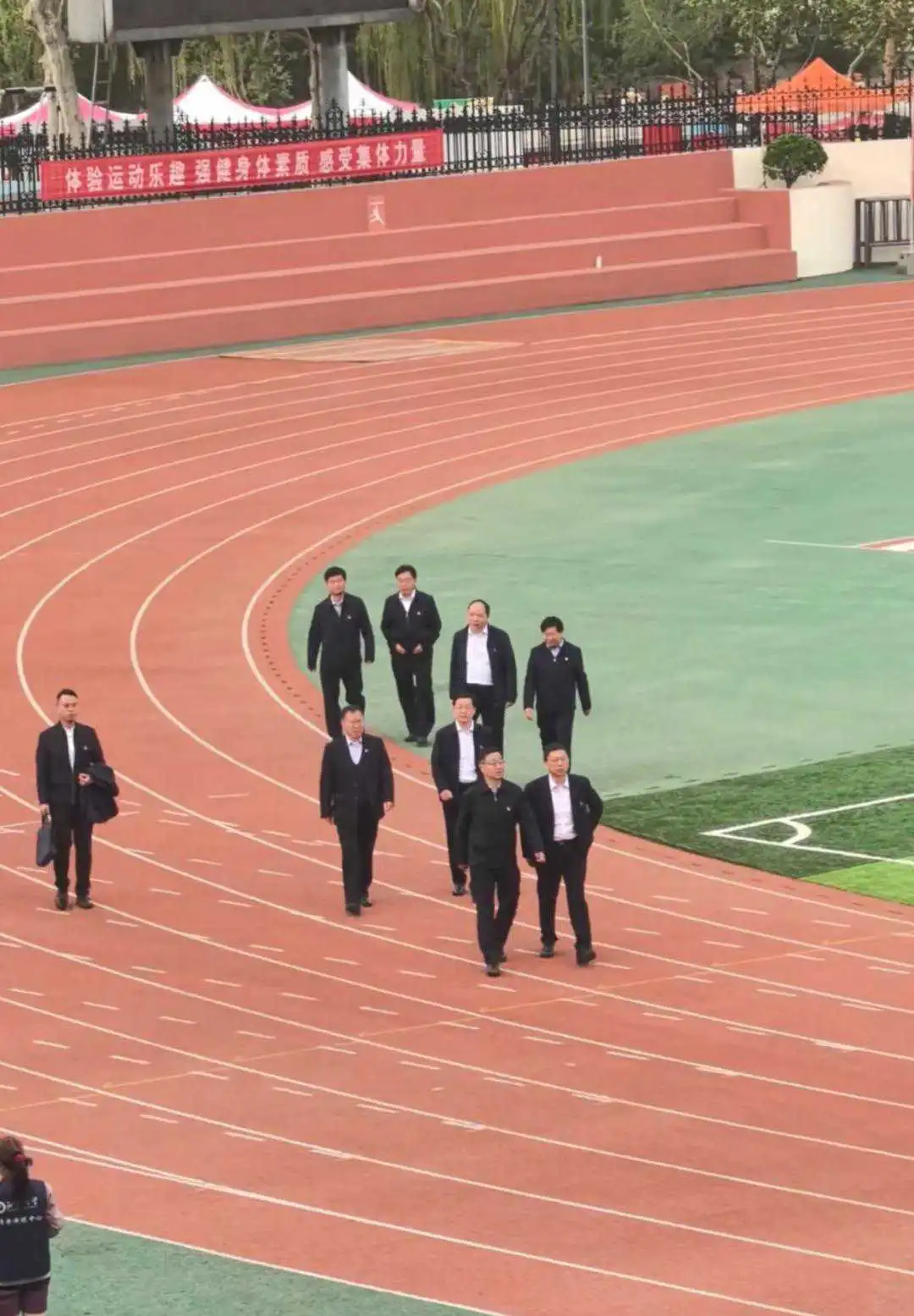 看似杂乱无章，实则秩序井然。