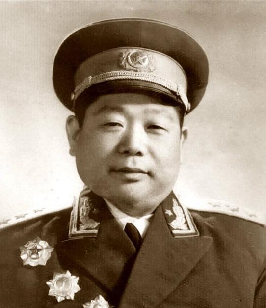[点赞]1983年，陈锡联想去看望詹才芳，秘书以为，陈锡联级别高，现在又是中顾