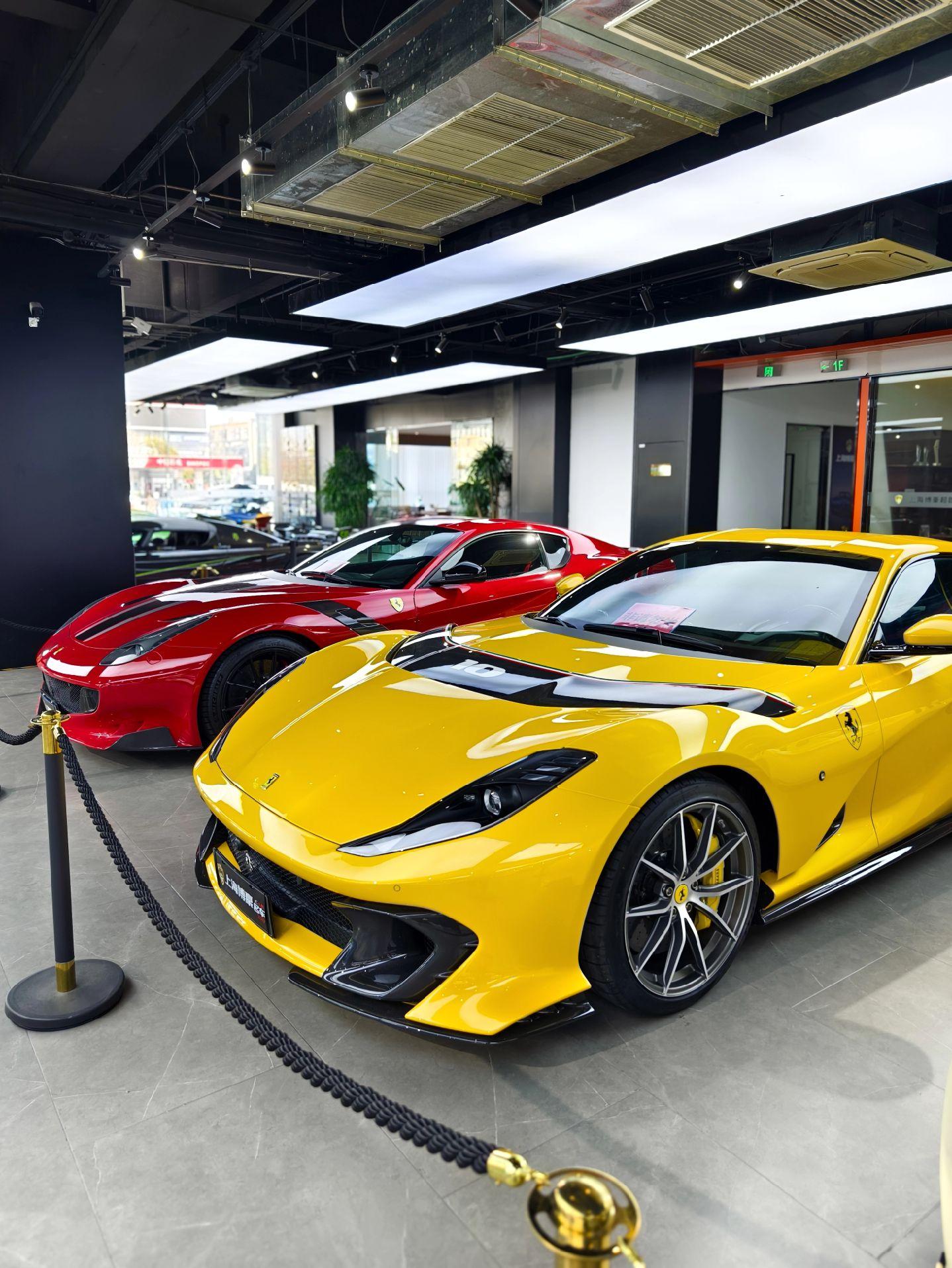 法拉利812c和F12TDF.这种场面应该很难见到吧