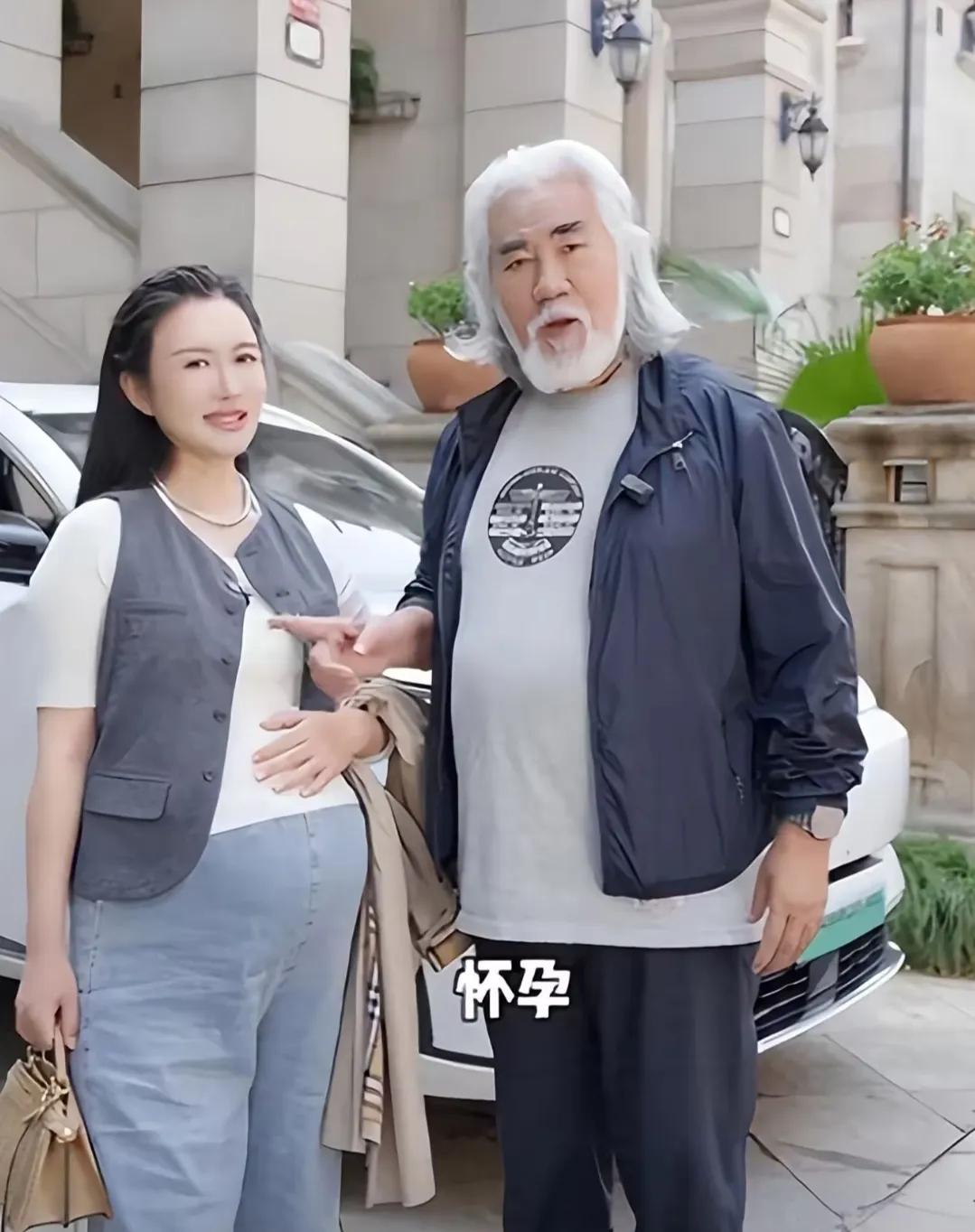 导演张纪中真是人生大赢家啊[赞]娶了娇妻，已经儿女双全的他现75岁又要当爸爸了恭