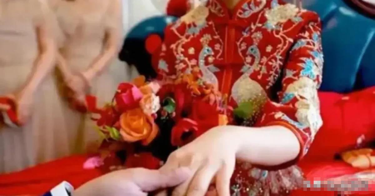 我还没满足你？湖南女子订完婚就和男友同居，仅仅过去了4天，女子突然悔婚，即使全额