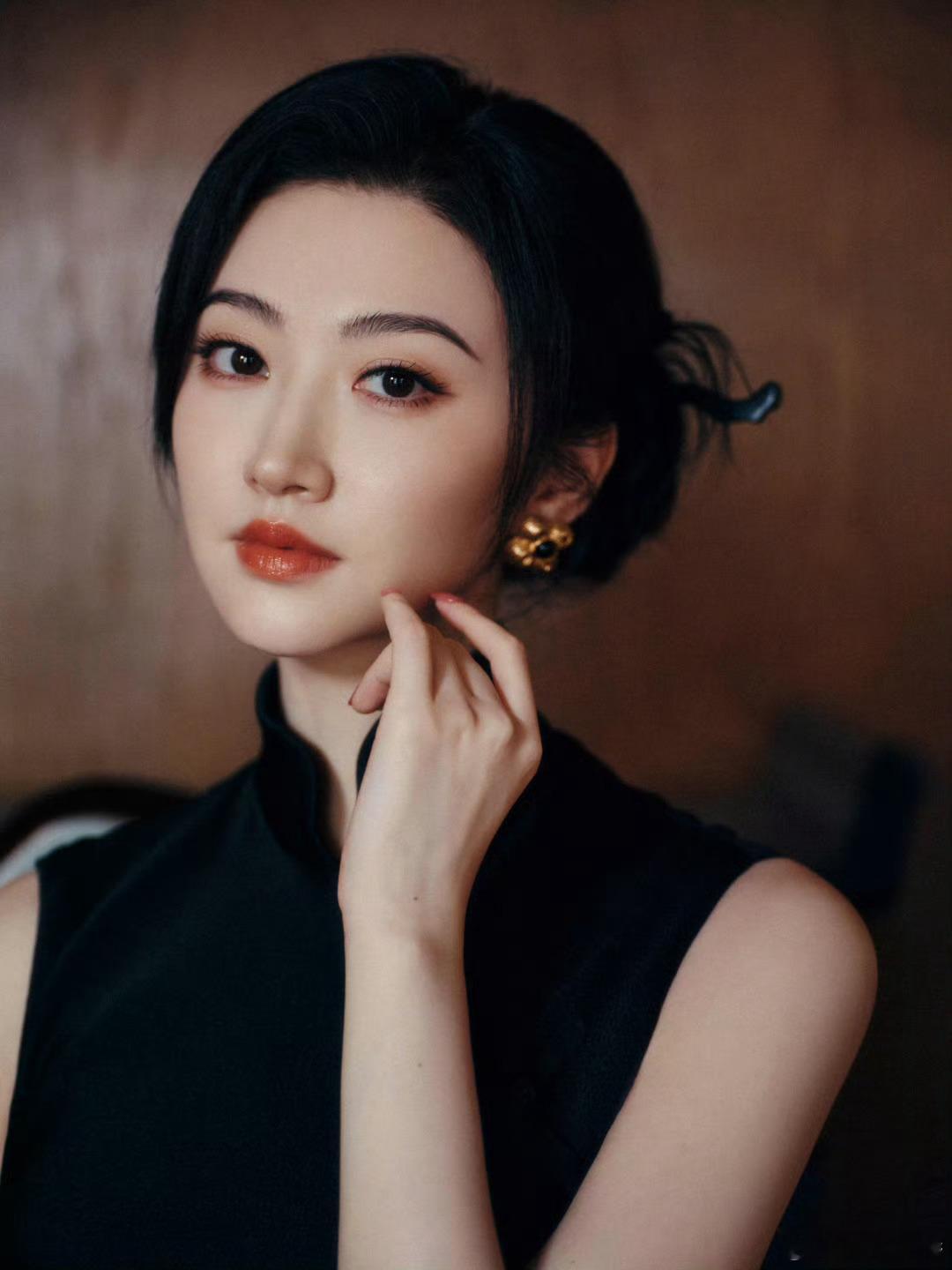 旗袍不是的舒适区，是姐姐的统治区，黑色旗袍，东方魅力，曼妙动人是女神[